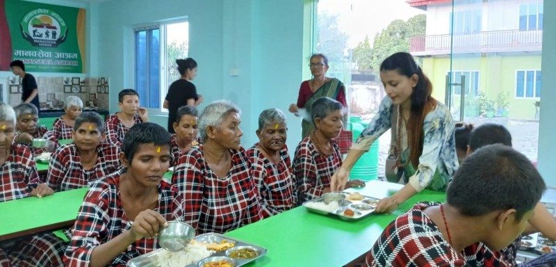 चितवन सेवाकेन्द्रमा विशेष भाेजनसेवा सम्पन्न