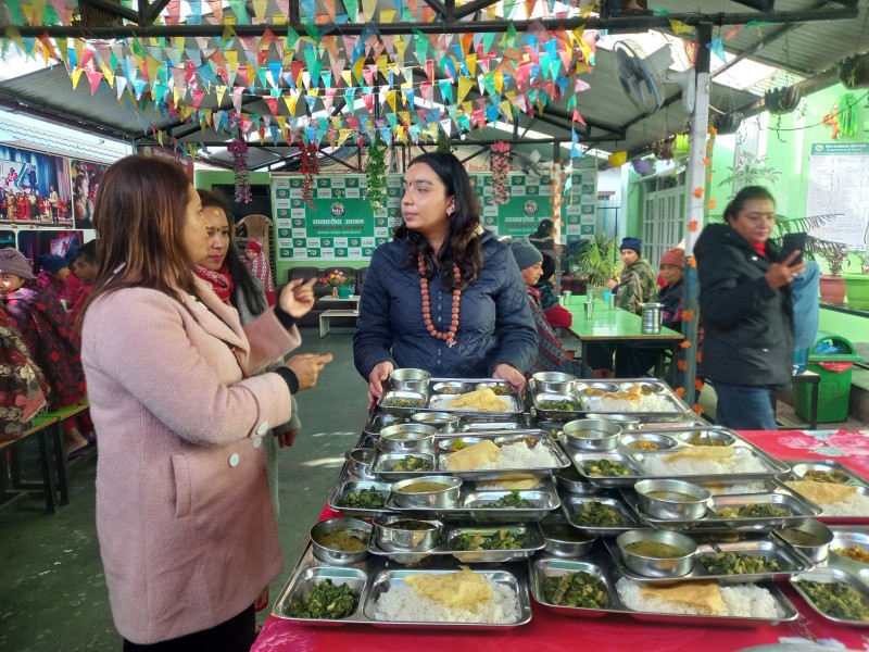 कार्की परिवारले मनायाे सामाखुसी सेवाकेन्द्रमा जन्मदिन