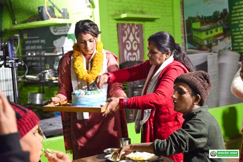 जन्मदिनको अवसरमा नेपालगञ्ज सेवाकेन्द्रमा भाेजन याेगदान
