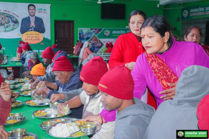खड्काद्वारा सुर्खेत सेवाकेन्द्रमा भोजन योगदान