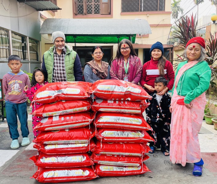 विराटनगरकाे तीनटाेलिया सेवाकेन्द्रलाई मंगलबार खाद्यान्न सामग्रीसँगै कम्मल याेगदान