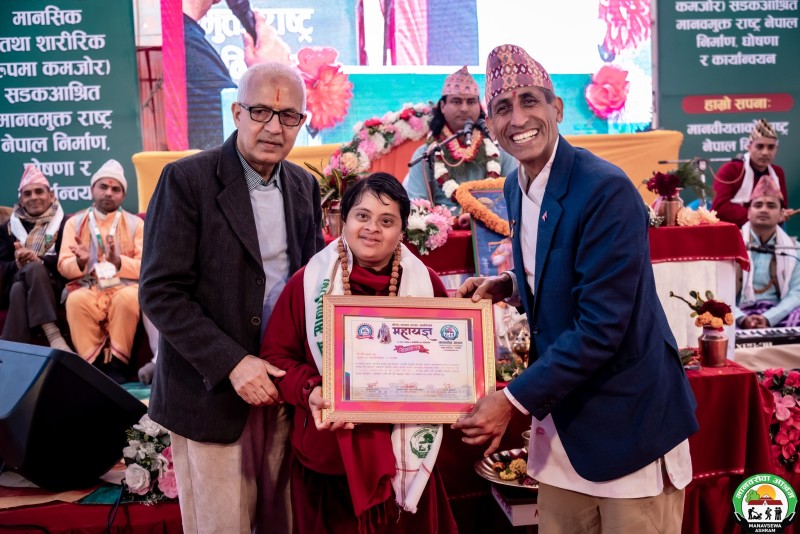 महायज्ञमा वर्षा भुसालद्वारा खुत्रुकेमा संकलित २२ हजार २ सय ७९ रूपैयाँ  दान