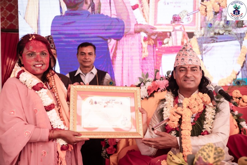 संगीता घिमिरेद्वारा परोपकार कुञ्ज धाम निर्माणार्थ ११ लाख ११ हजार १ सय ११ रूपैयाँ दान