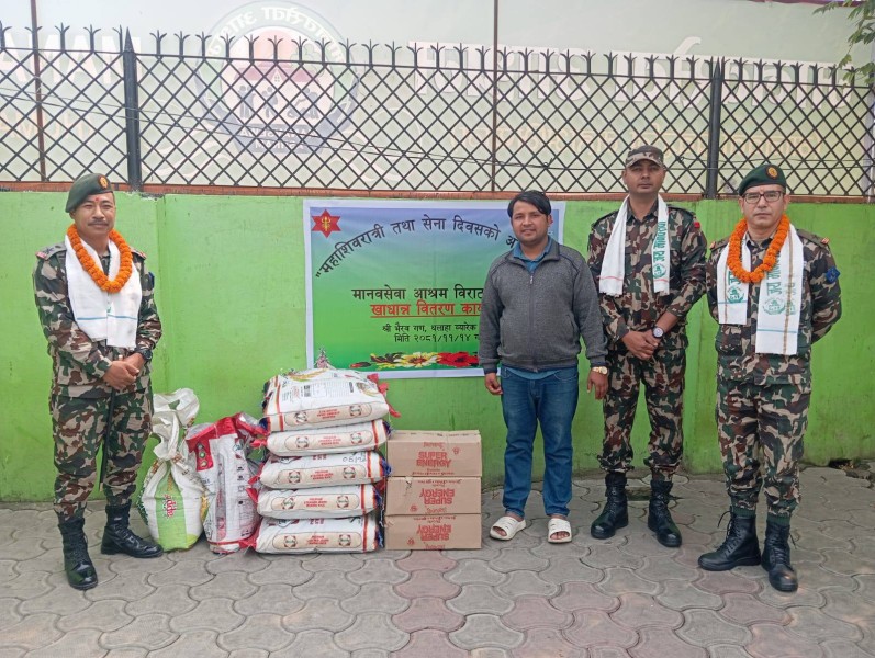 विराटनगर  शाखालाई  भैरव गण थलाहा ब्यारेकद्वारा खाद्यान्न सामाग्री प्रदान