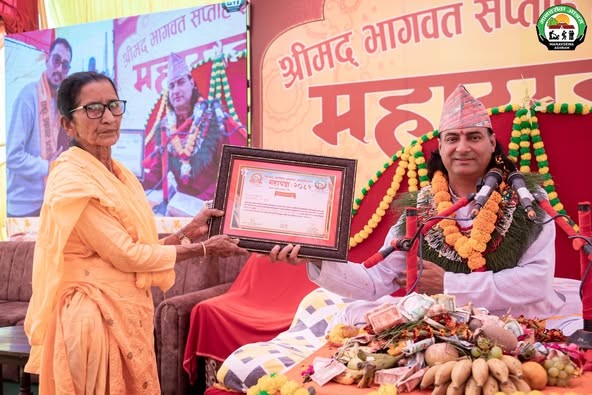 महायज्ञमा  नन्दमाया उप्रेतीद्वारा  १ लाख १ हजार रूपैयाँ दान