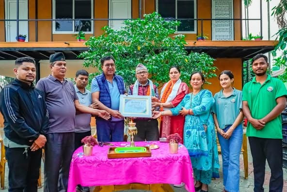 झापा सेवाकेन्द्रकाे अक्षयकोष निर्माणका लागि नीलकण्ठ तिवारीद्वारा आर्थिक  सहयाेग