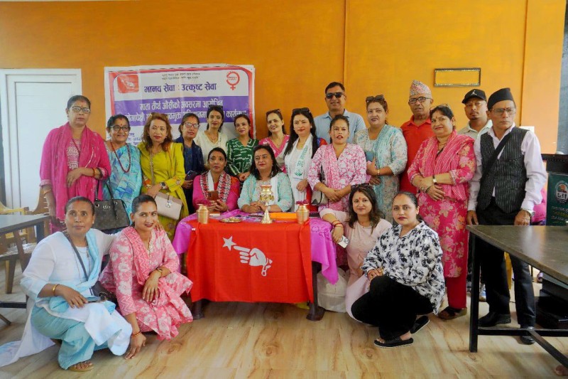 अखिल नेपाल महिला संघ मेचीनगर नगर कमिटीद्वारा भाेजनसेवा याेगदान
