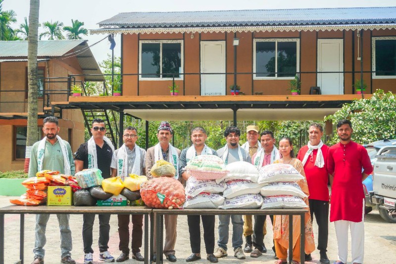 मातातीर्थ औँसीको अवसरमा झापा सेवाकेन्द्रलाई खाद्यान्न सामाग्री सहयाेग