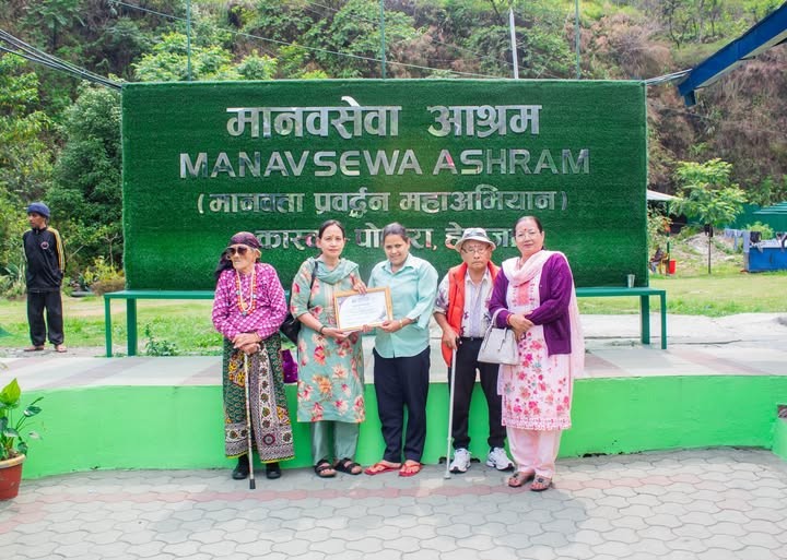 निलम कुमारी गुरुङद्वारा आश्रमकाे भवन निर्माणका लागि ५१ हजार रूपैयाँ याेगदान