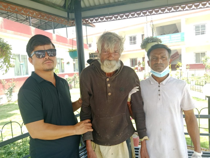 ६५ वर्षीय बेवारिसे पुरूषकाे वीरगञ्ज सेवाकेन्द्रद्वारा उद्धार