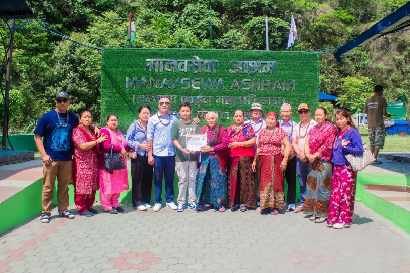 हर्कध्वज गुरुङको जन्म जयन्तीको स्मृतिमा २५ हजार रुपैयाँ नगद योगदान