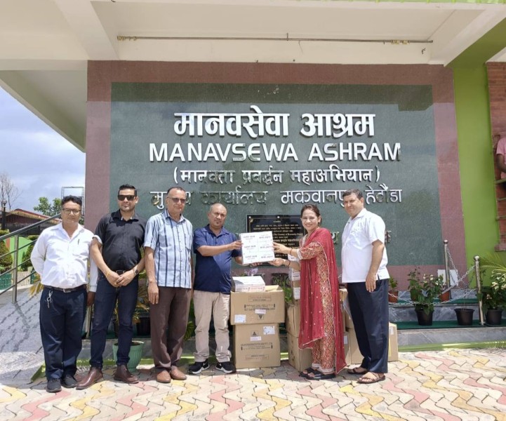 मानवसेवा आश्रम मुख्य कार्यालय हेटौंडालाई पाँच लाख बराबरको औषधि सहयोग
