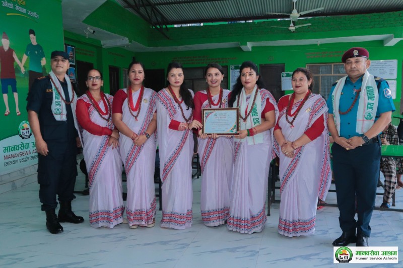 नेपाल प्रहरी श्रीमती संघ कर्णालीप्रदेशद्वारा मानवसेवा आश्रम सुर्खेत शाखामा भोजन सेवा योगदान