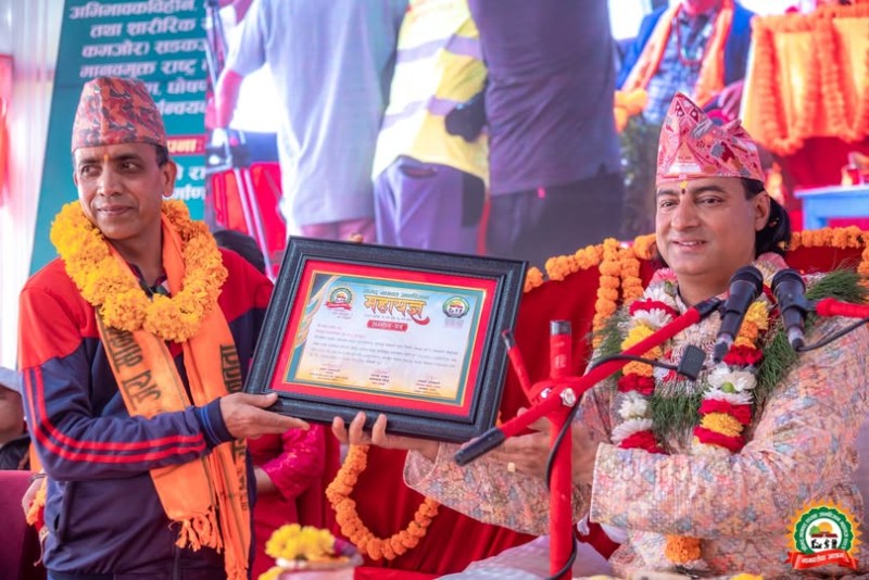 अमृत कँडेलद्वारा महायज्ञमा १ लाख ११ हजार १ सय ११ रूपैयाँ दान