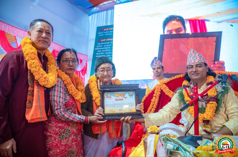 श्रेष्ठ परिवारद्वारा मानवसेवा आश्रमलाई एक कोठा दान