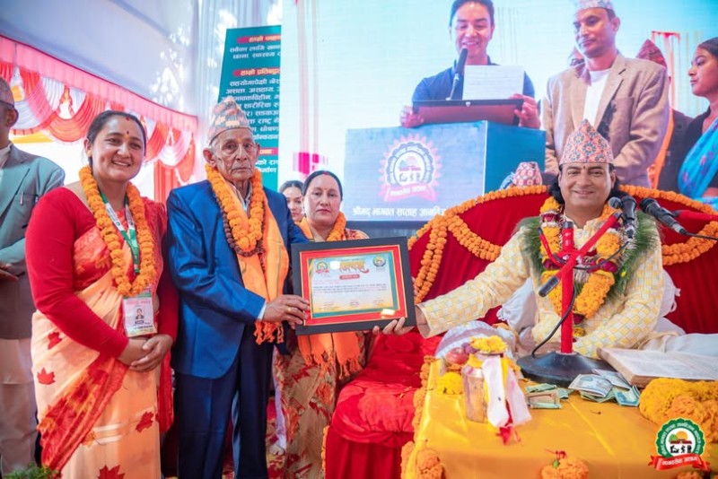 सोमबार महायज्ञमा खड्का परिवारद्वारा ६५ हजार दान