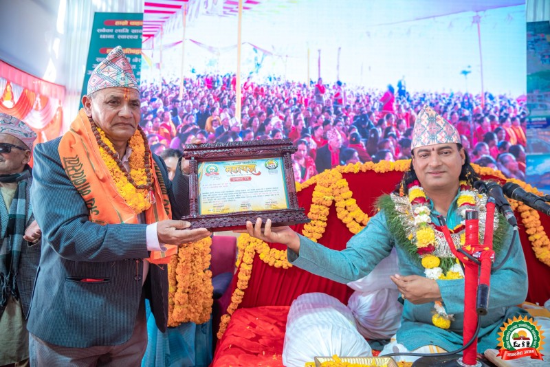 हमाल परिवारद्वारा आश्रमकाे काेठा निर्माणका लागि आर्थिक सहयोग