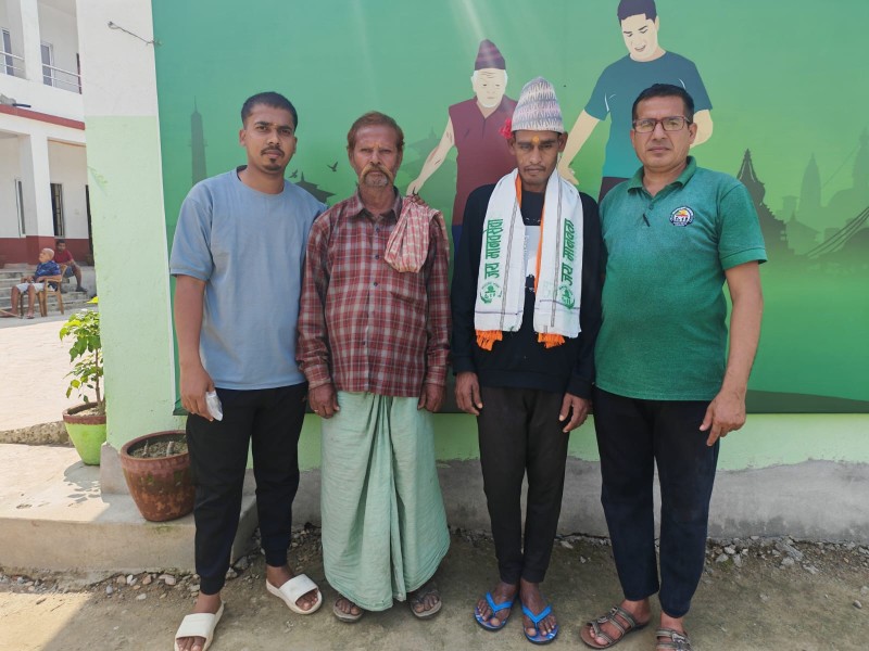 आश्रम बसाइँकाे १२ दिनपछि उदितनारायण ठाकुरको सुखद् पुनर्मिलन
