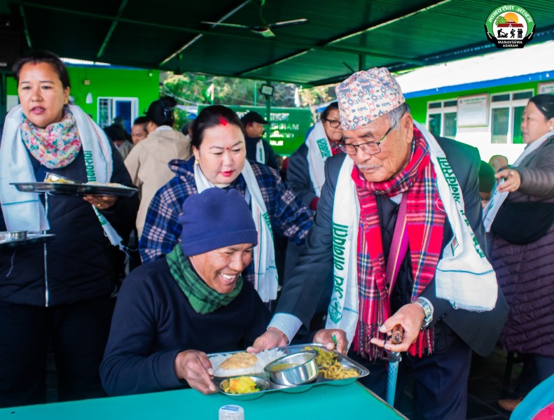 रनबहादुर गुरुङको चौरासी पूजाको उपलक्ष्यमा आश्रमलाई ३३ हजार याेगदान