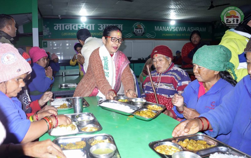 मानवसेवा आश्रममा साेमबार ४२ भोजनसेवा र १२ खाजासेवा सम्पन्न