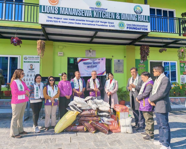 लायन्स क्लब अफ काठमाडौँ आभूषणद्वारा मानवसेवा आश्रम चितवन शाखामा खाद्यान्न तथा न्यानो कपडा सहयोग