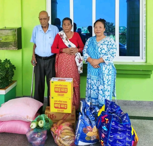 जन्मदिनको अवसरमा गंगाबहादुर भण्डारीद्वारा आश्रमलाई खाद्यन्न सहयोग