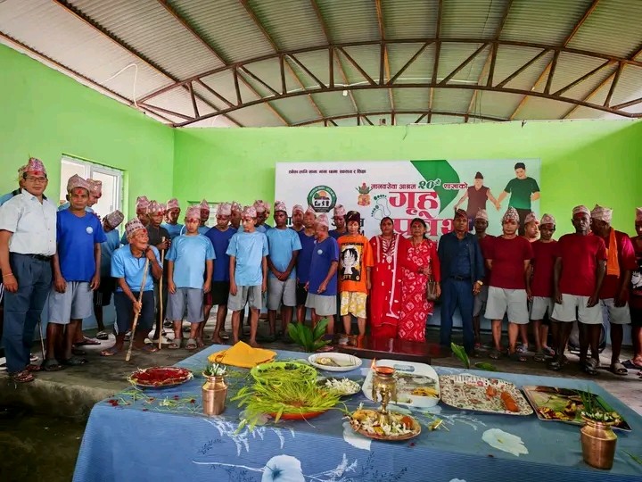 मानवसेवा आश्रममा २ हजार बढी बाआमाद्वारा दसैँको टीका ग्रहण