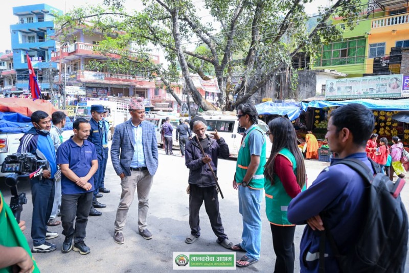 लुम्बिनीमा उद्धार यात्राः १० बेवारिसे सडक  मानवकाे उद्धार