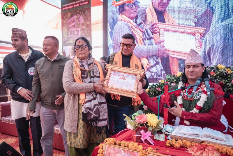 स्वर्गीय पतिकाे स्मृतिमा बिष्टद्वारा महायज्ञमा ६ लाख ५१ हजार १ सय १५ रूपैयाँ दान