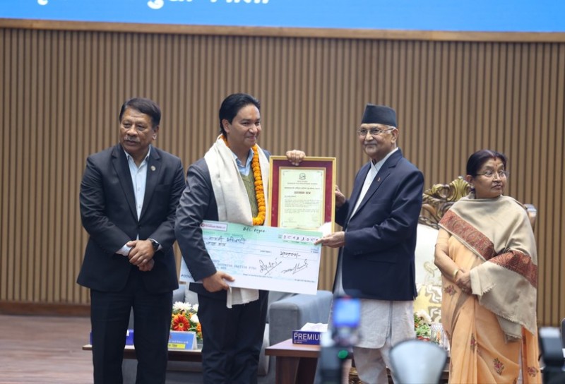 प्रधानमन्त्री राष्ट्रिय प्रतिभा पुरस्कारबाट आश्रमका केन्द्रीय अध्यक्ष अधिकारी पुरस्कृत  
