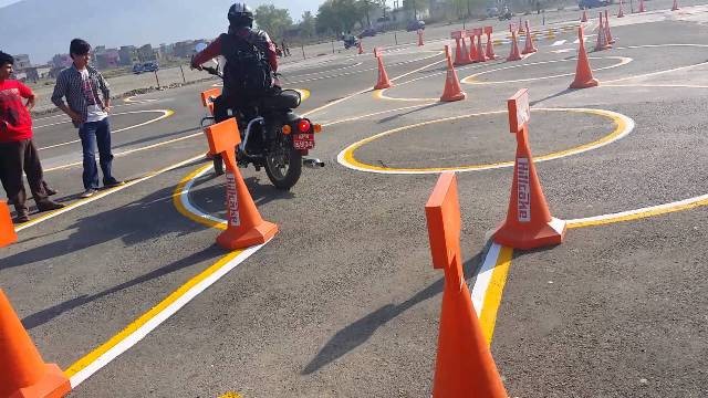 अब १८ वर्ष उमेर नपुगी मोटरसाइकल चलाउन नपाइने