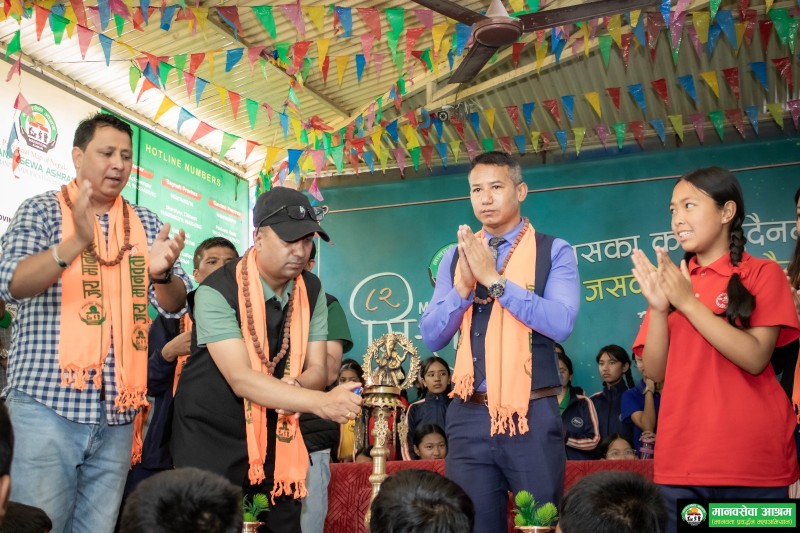 निक एकेडेमी स्कुलका कक्षा ८/९ का विद्यार्थीहरूद्वारा रानीवन सेवाकेन्द्र अवलोकन