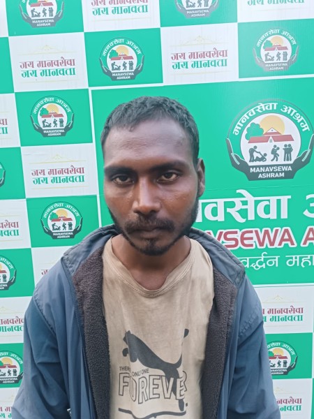 धरानमा अलपत्र अवस्थामा भेटिएका २५ वर्षीय शशीकुमार साेनीकाे उद्धार