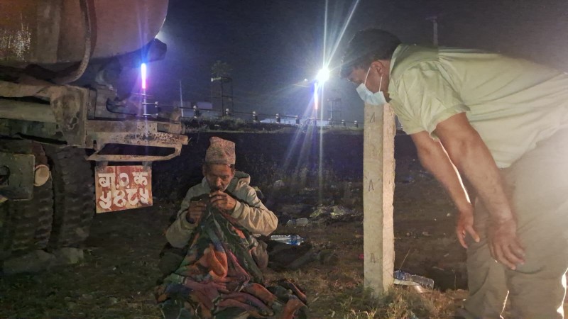 मानवसेवा आश्रम धनगढी सेवाकेन्द्रद्वारा ५९ वर्षीय  देवीलाल जाेशीकाे  उद्धार