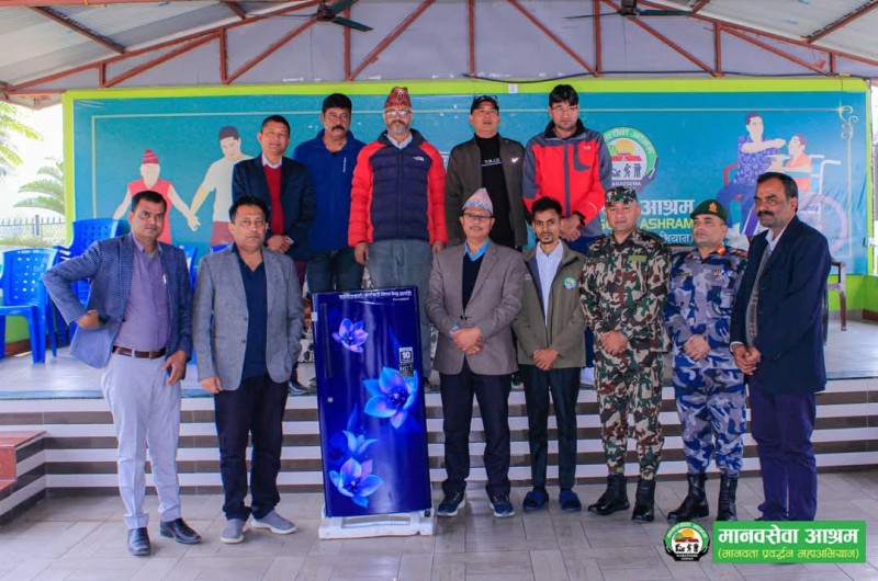 कर्मचारी मिलन केन्द्र सर्लाहीद्वारा फ्रिज योगदान