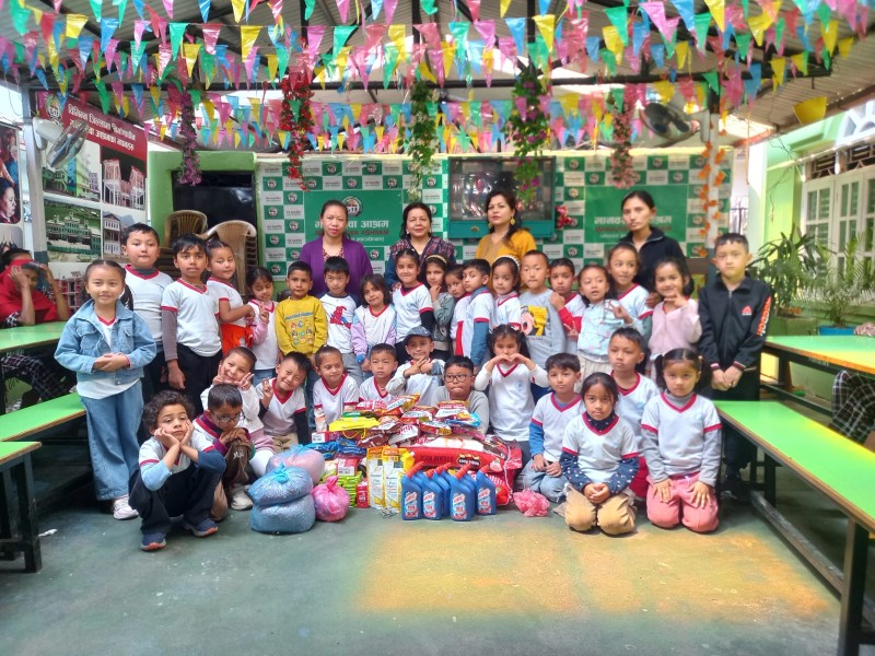 बाल संसार मन्टेश्वरीद्वारा आश्रमकाे सामाखुसी सेवाकेन्द्रलाई खाद्यान्न सामाग्री प्रदान
