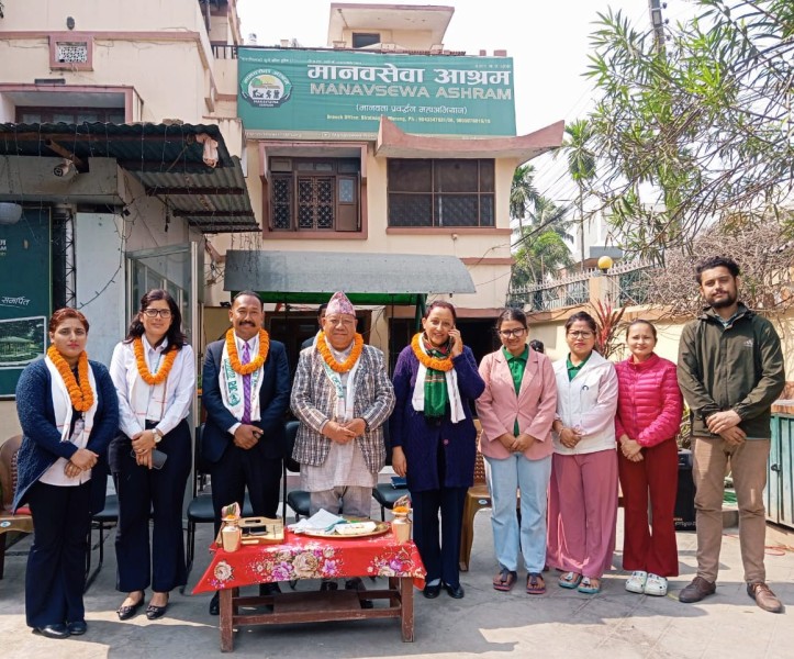 राष्ट्रिय प्रजातन्त्र दिवसको अवसरमा विराटनगर शाखामा फलफूल वितरण