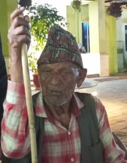 चितवन सेवाकेन्द्रद्वारा ८२ वर्षीय तिवारीकाे उद्धार