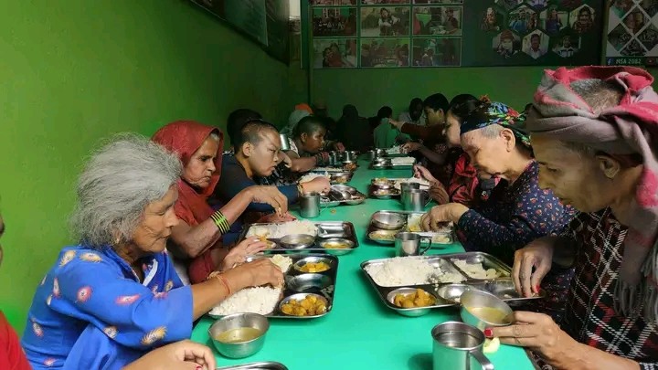 पितृकाे स्मरण गर्दै सोह्र श्राद्धमा तिथिमा आश्रमलाई  १ हजार ७८ जनाले नगद र  ३ सय ६ जनाले गरे जिन्सी सहयोग