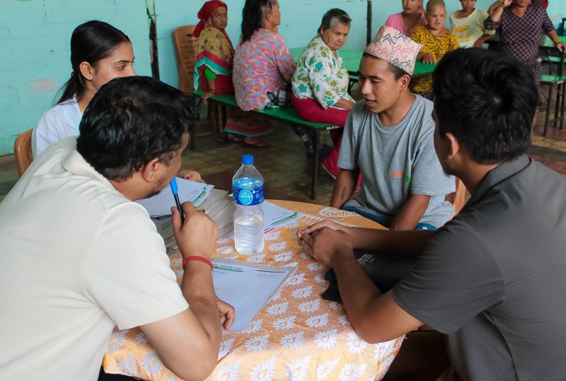 तुलसीपुर सेवाकेन्द्रका आश्रितहरूलाई  स्वास्थ्य परिक्षण र परामर्श  सेवा