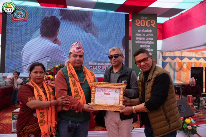 पदमबहादुर भण्डारीद्वारा कैलाली आश्रमको एक कोठा निर्माणमा याेगदान