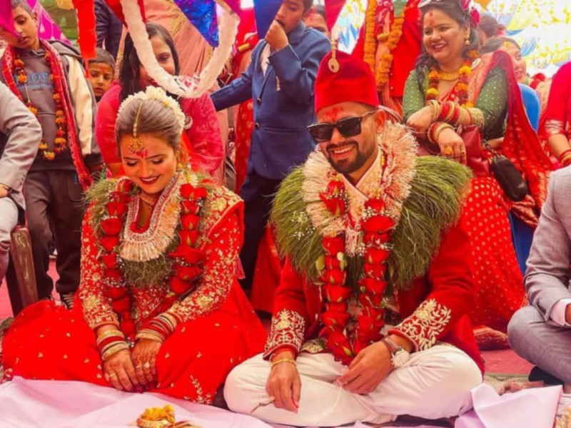 वैवाहिक जीवन सुरु गरेको उपलक्ष्यमा पोखरेल दम्पतीद्वारा दिवा खाजा सेवा योगदान