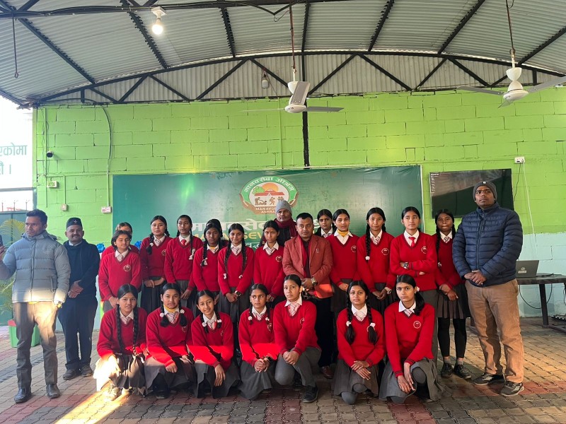 सगरमाथा बालबाचिका इङ्लिस बोर्डिङ स्कुलका विद्यार्थीहरूले आश्रम अवलोकन